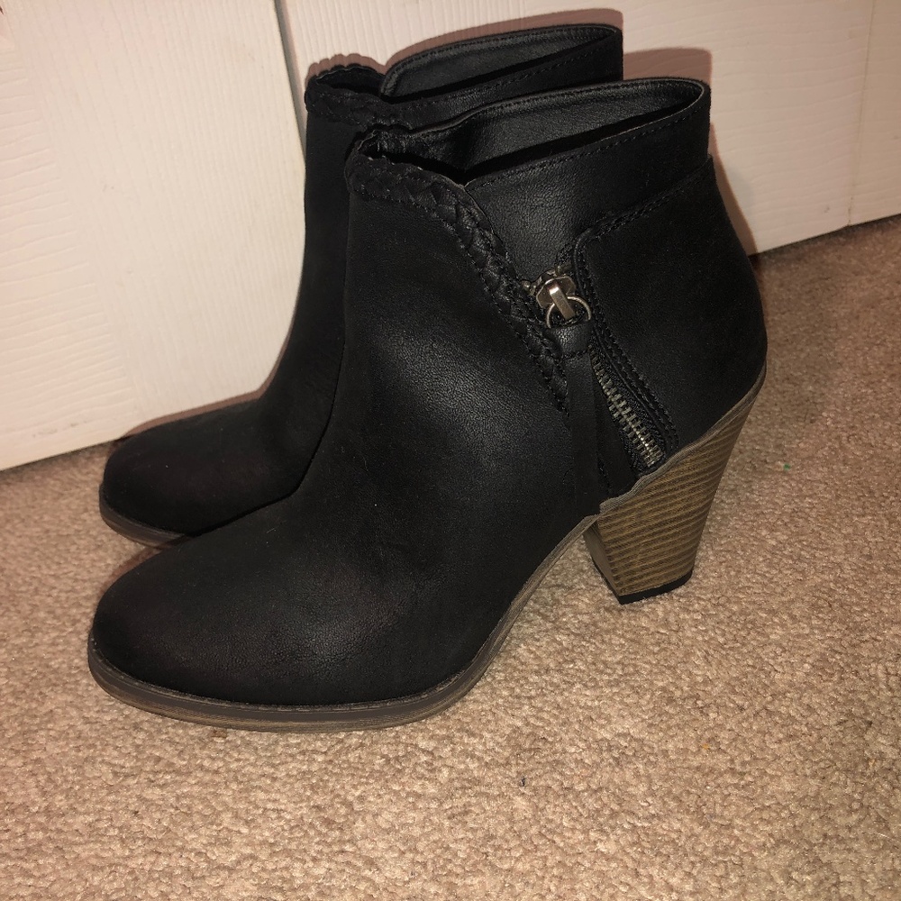 Black short boots